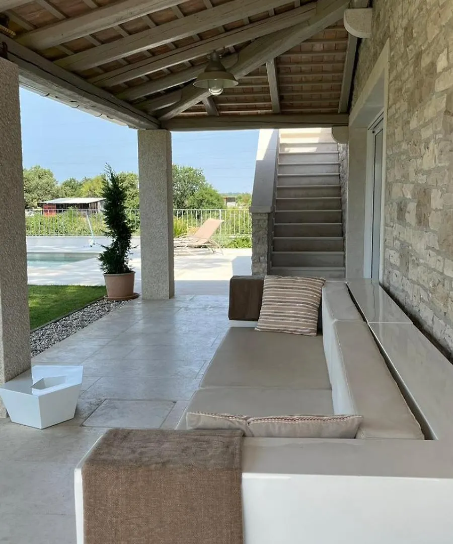 Vila Skarlanija, Umag
