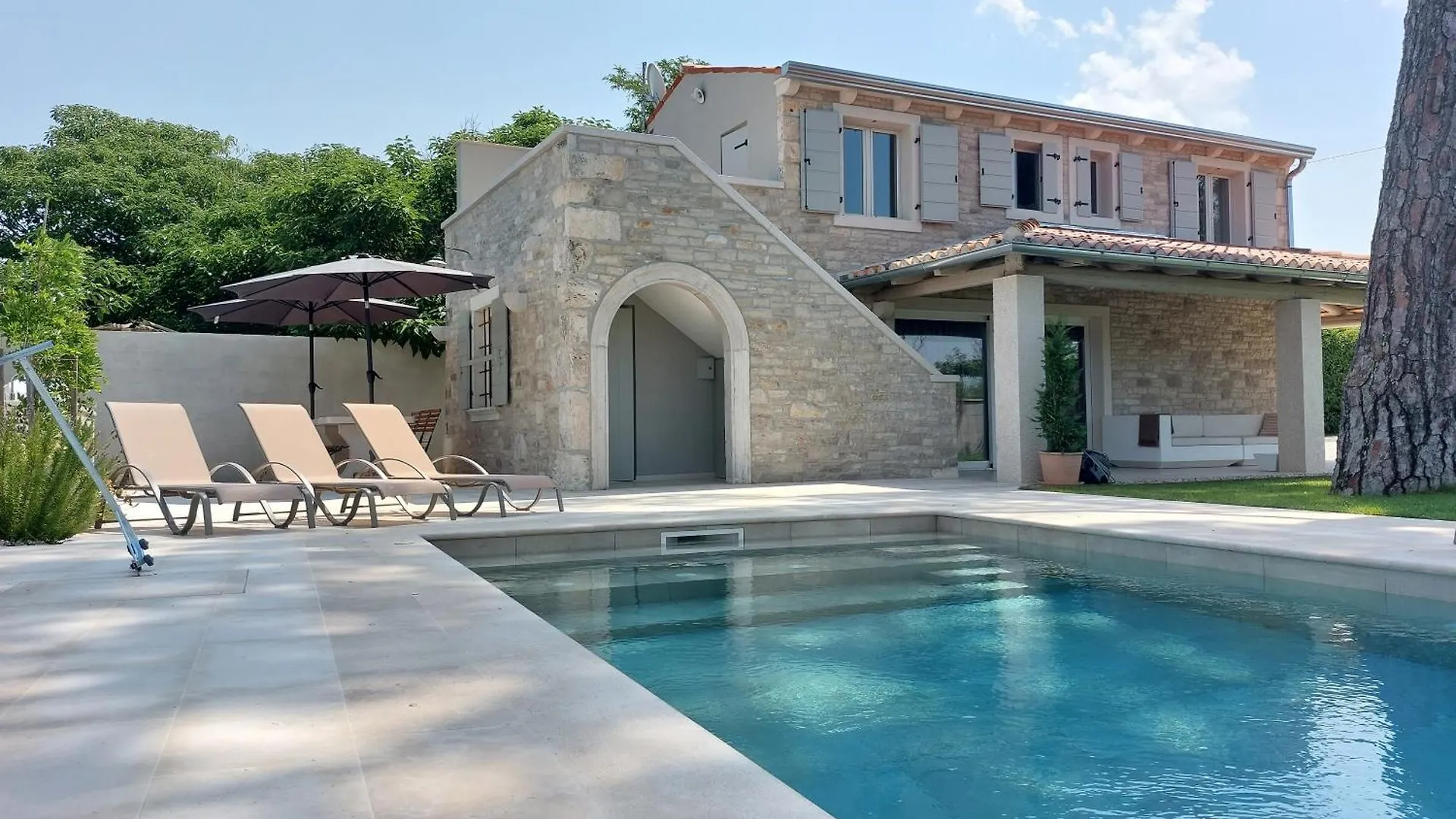 Vila Skarlanija, Umag